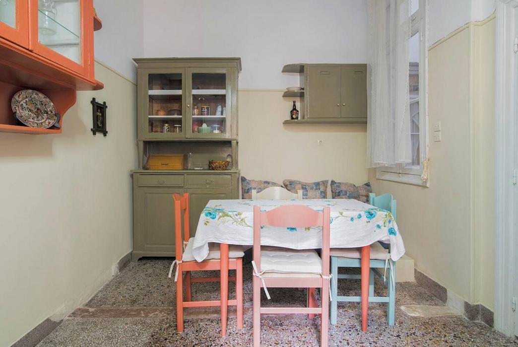 Neoclassical House In The Center Of Athena Bagian luar foto